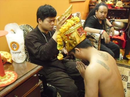 Ajahn Teeradech blessing at Siam