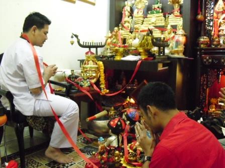 Ajahn Ves blessing at Siam Amulets