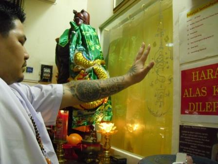 Ajahn Ves blessing at Siam Amulets