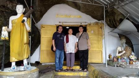 Anthony Tang at Wat Khao Or