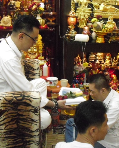 Ajahn Aik Yai with Siam Amulets Centre
